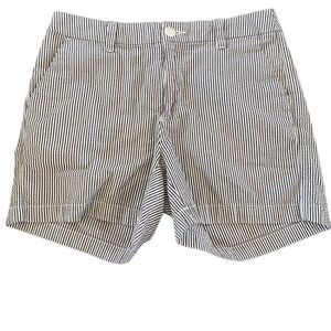 A new day stretch elastizado size 4 striped white blue shorts